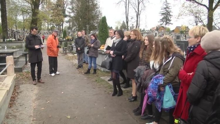 2017-10-30nagrobek.mp4