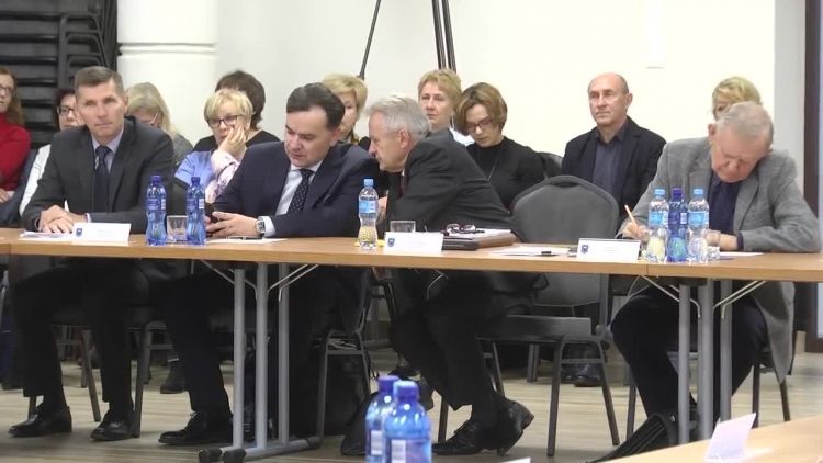 2018-10-29sesjarm.mp4