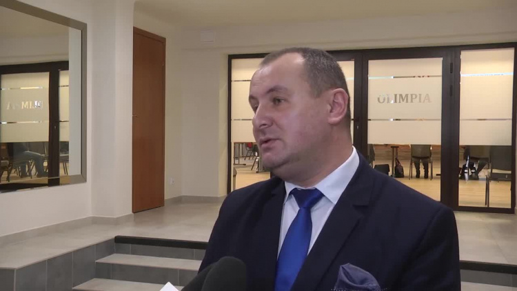 2018-12-20sesjarmok_6z91kxon44gz_.mp4