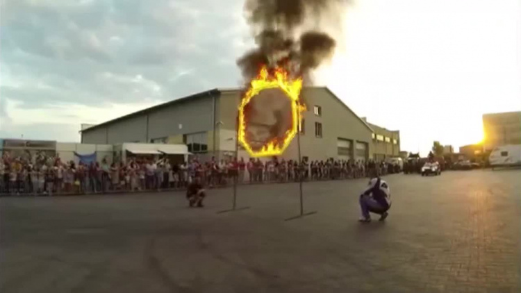 2020-07-03r-stunts.mp4