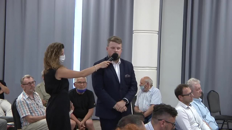 2020-08-21debata.mp4