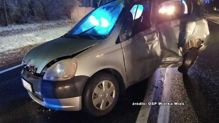 2021-12-08_wypadek_parszow.mp4