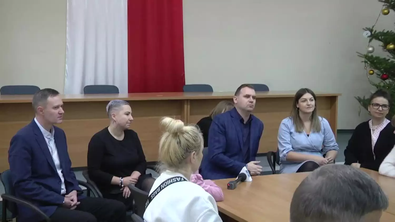 2023-12-22prezenty-piecza-fddbfbd.mp4