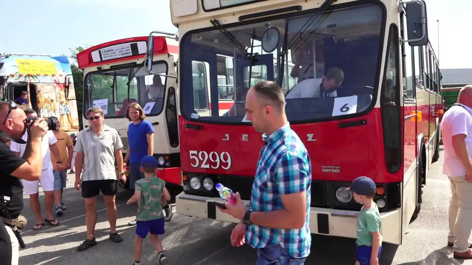 2024-09-02-zlot-autobusow.mp4